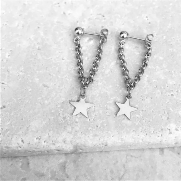 •Sandy• Star Chain Drop Earrings - Picture 2 of 4